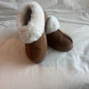 Women's Lambskin Slippers, size 8, in tan